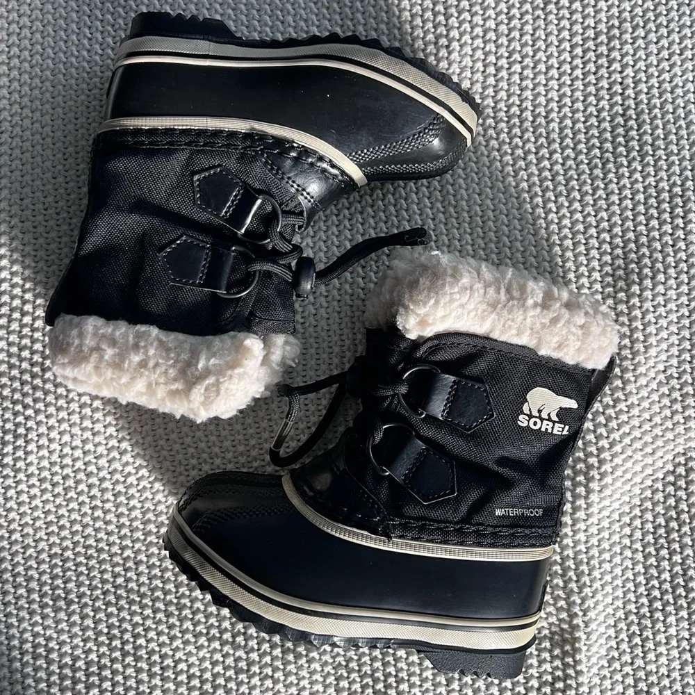 Sorel Yoot Pac Black Waterproof Snow Boots.